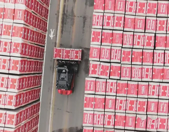 Unternehmensvideo mit Blick auf Produktions- und Logistikumfeld