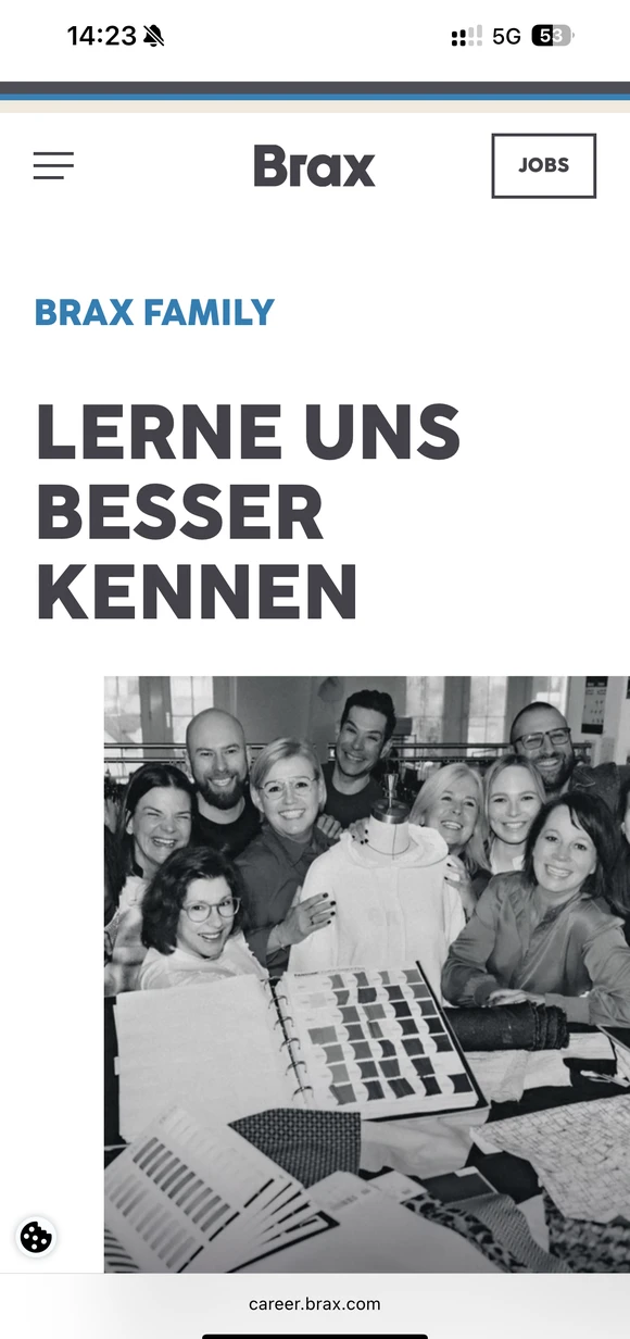 Mobile Brax-Benutzeroberfläche mit der Karriereseite „BRAX FAMILY“ und einem Gruppenfoto des Teams