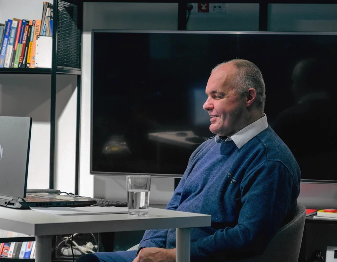 Referent präsentiert Erkenntnisse zum Thema Barrierefreiheit während eines Workshops