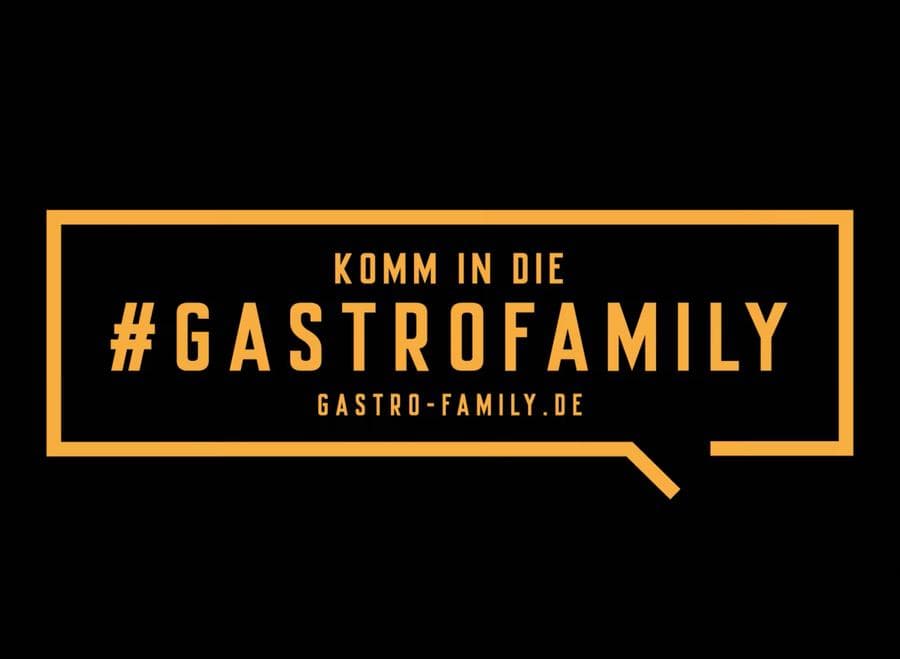 Yellow logo on a black background, composed of the wording: Komm in die #Gastrofamily